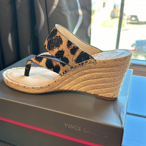 Vince Camuto wedge Sandals - Picture 3 of 4